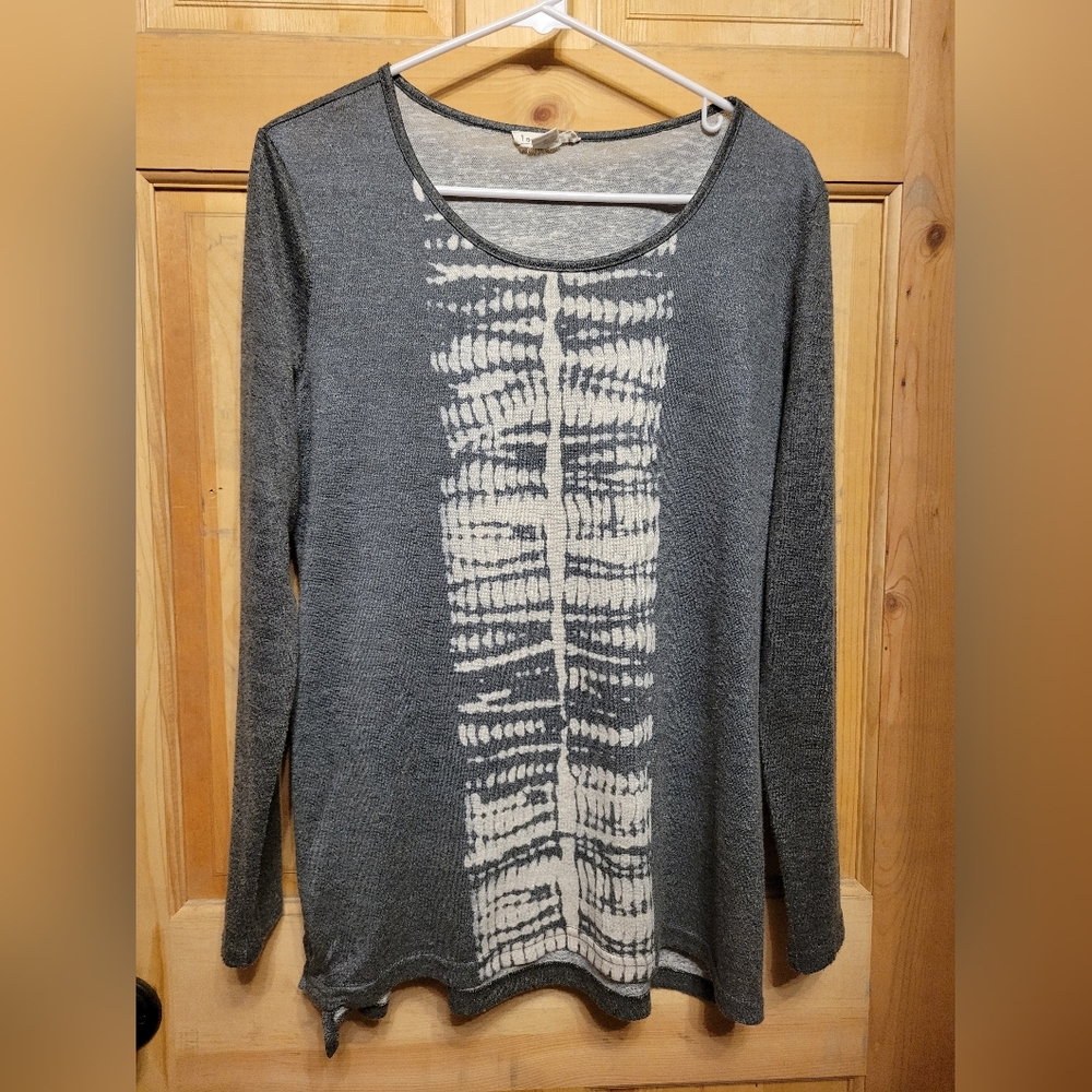 LOVERICHE womans size‎ Small grey and white long sleeve scoop neck flowy fit